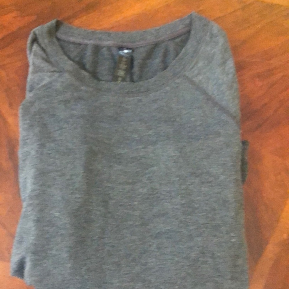 🌸excellent condition never worn no holes sweatshirt